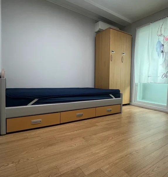 Yonsei Univ. 10 min/Hongdae Station 15min/CU 1 min