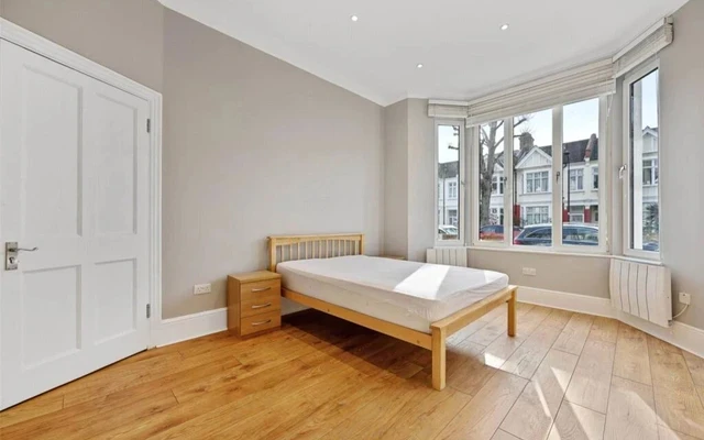 LH-Sedgeford Road - London student accommodation