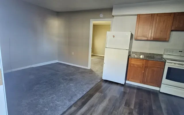 1016 West 7th Apartments 4