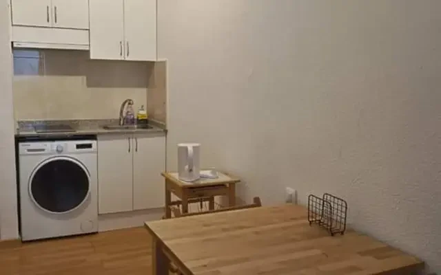 studio in Lower Guinardó (Horta Guinardó) 2