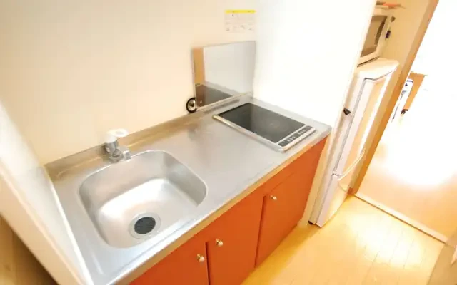 レオパレスサンクワイエット - ที่พักนักศึกษาในเมืองโตซึมซาย - 102号房间(带独立厨房)