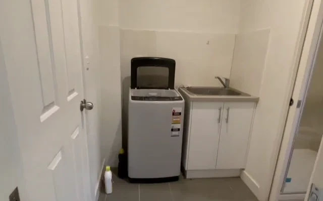 5 Koonawarra Street 4