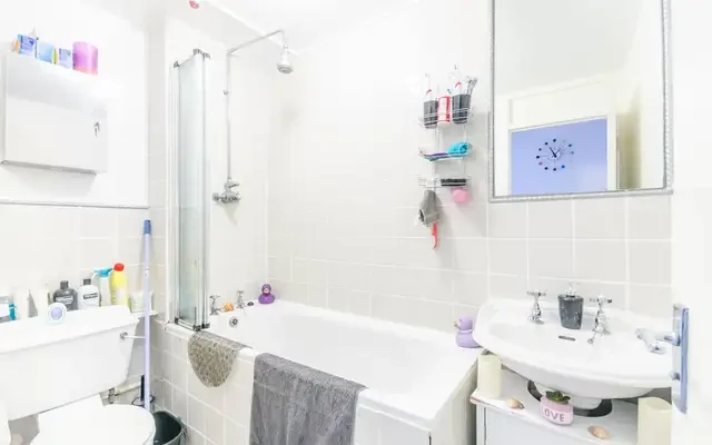 Browning Court, Barons Court, W14 3