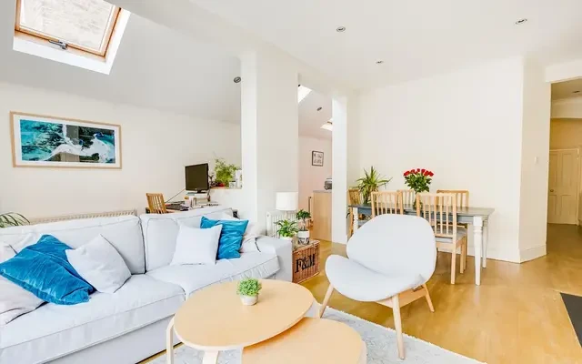 Tamworth Street, Fulham, SW6 1LF 2