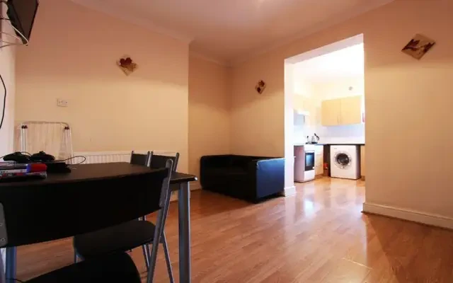 apartment near 186 ROMFORD ROAD 1