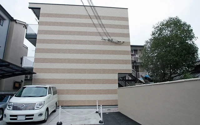 レオパレスかもじや 0