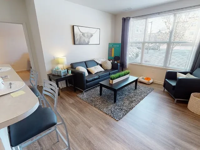 2x2 Capitol - Furnished Private Bedroom (1)