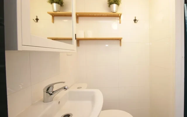 Small studio with all the basics in Sant Andreu, easy to commute to the centre 1-2 2