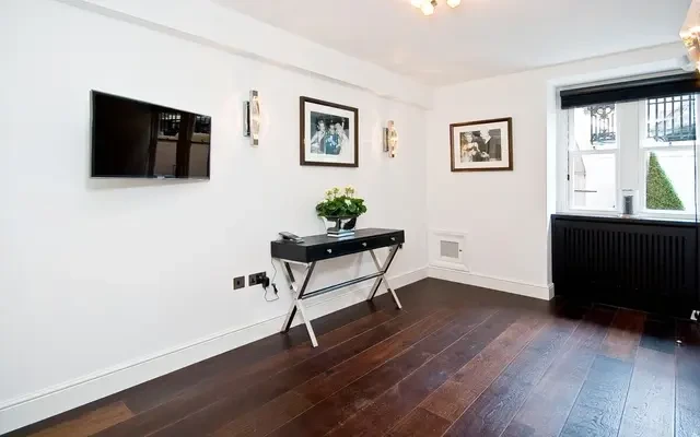 Rutland Court, Rutland Gardens, Knightsbridge, London, SW7. SW7 1BW 2