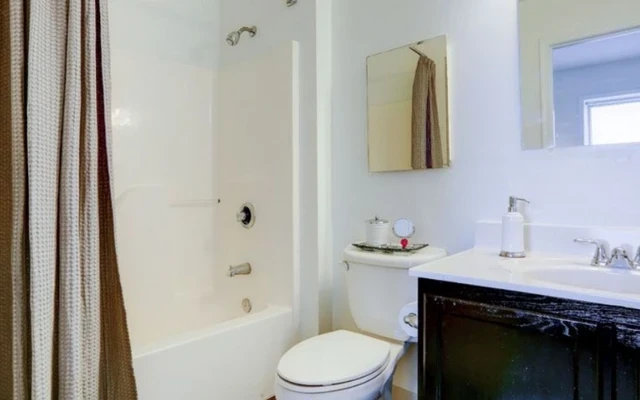 Cecil Apartments 4
