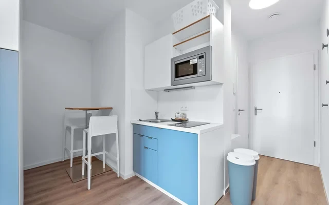 Reduced Rent - Fully furnished studio with terrace suitable for a couple 4