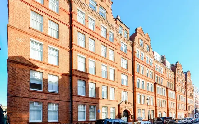 Kensington Court Gardens, Kensington, W8 1