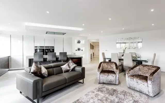 Cleveland Square, Hyde Park, London, W2. W2 6DH 0