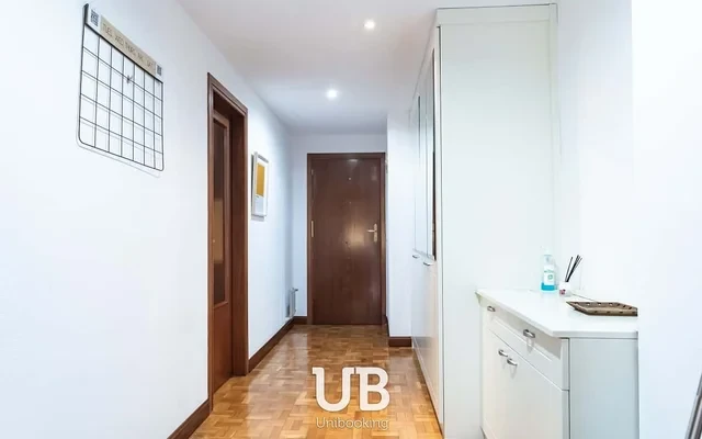 Amplio y luminoso piso en zona hospitales 3