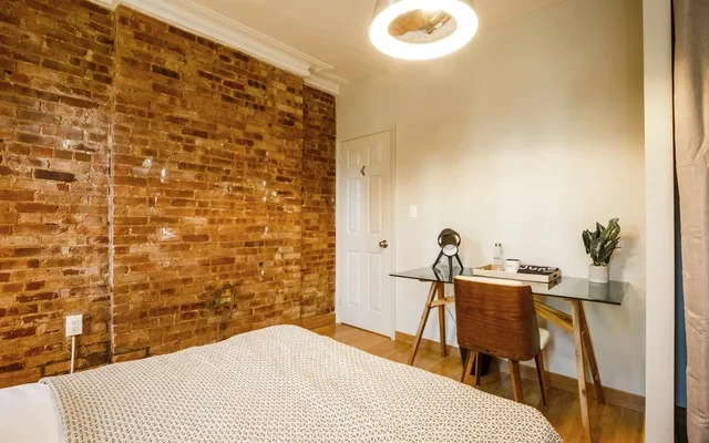 #216: Hell's Kitchen - ニューヨークの学生向け宿泊施設 - Queen Bedroom C