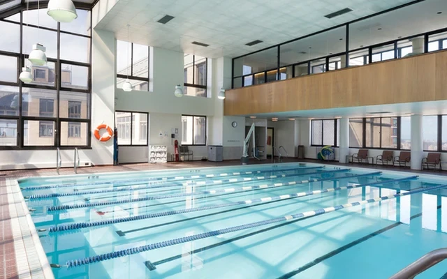 Normandie Court - New York student accommodation - Swimming pool