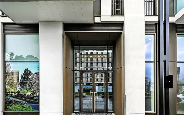 Entire Place·2B2B···Fountain Park Way, White City Living 0