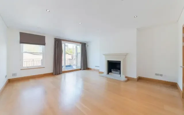 King Henry Row, Broomhouse Road, Fulham, London, SW6 3QU 3