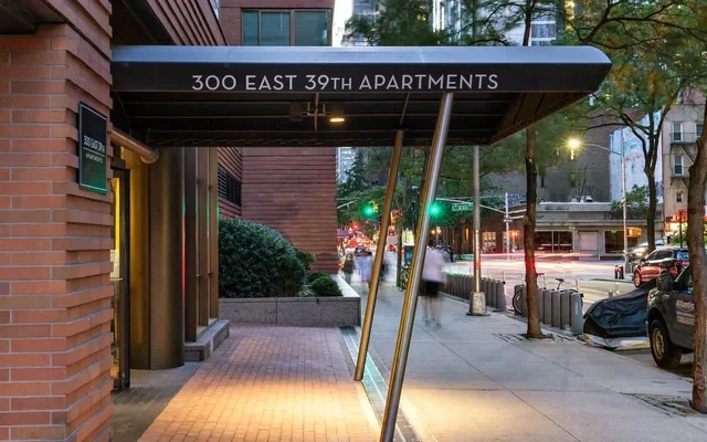 300 East 39th Apartments 1