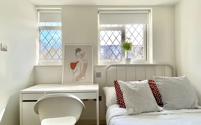 UM-YOLIVING Aldgate East - London student accommodation - 4 Bedroom 4 Bathroom-Room 3