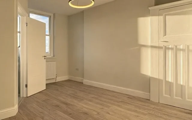 LH-Tottenham Court Road 4