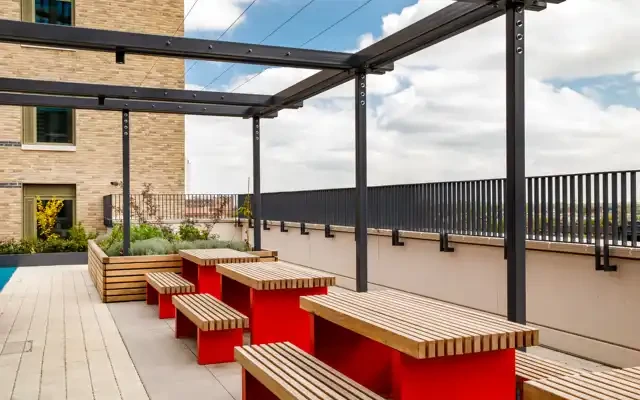 ARK Canning Town – Studentenunterkunft in London – Terrasse