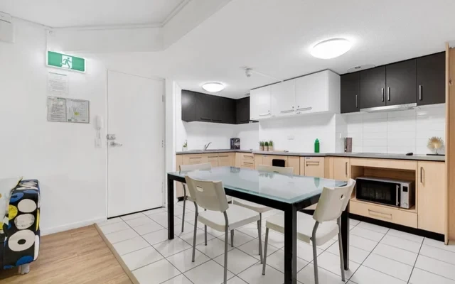 77 Sir Fred Schonell Dr 2