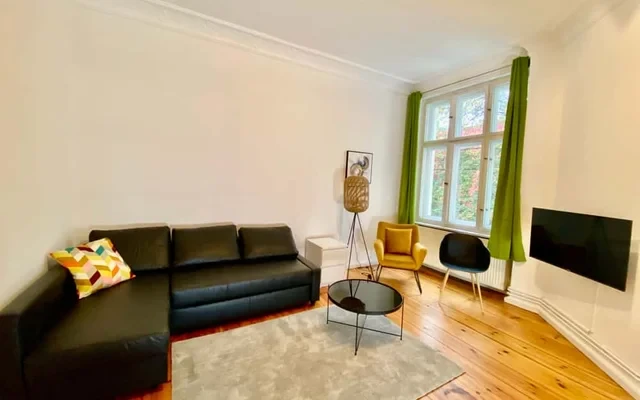 EBONY - schoenes 2-Zimmer-Apartment in super Lage in Friedrichshain 0