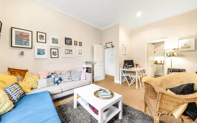 St. Quintin Avenue, Notting Hill, London, W10 6NU 1