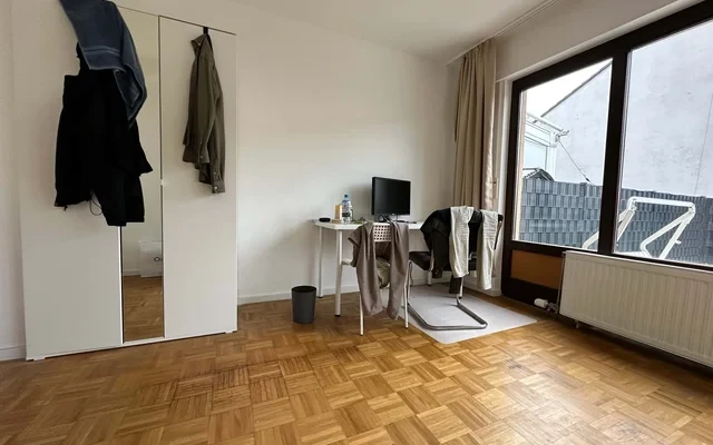 Großes Möbliertes WG Zimmer in EFH 3