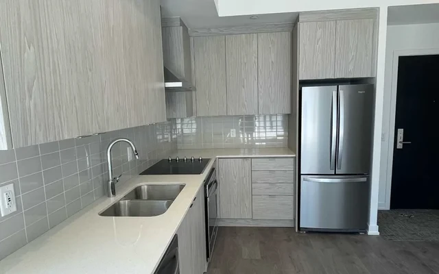 218 - 55 Duke St W 4