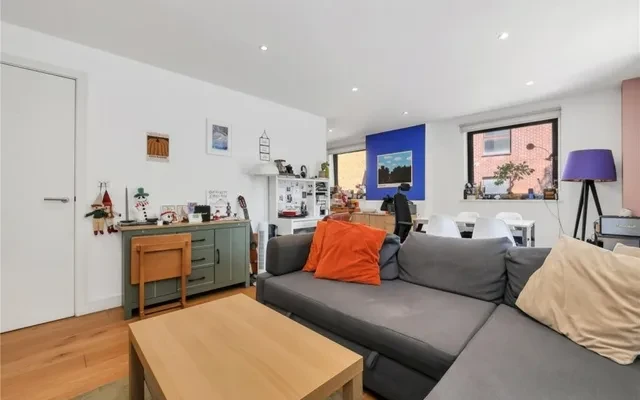 LH-161 Kingsland Road 1