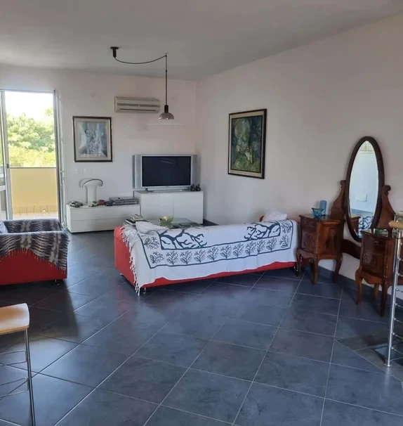 Apartment in Via Venezuela, Camaiore for 180 m² with 3 bedrooms