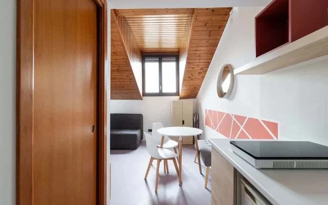 APT su 2 livelli in pieno centro con balcone! 4