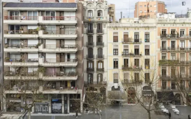 Bright Double Room in Flat with Spacious Balcony BILLS INCLUDED 0