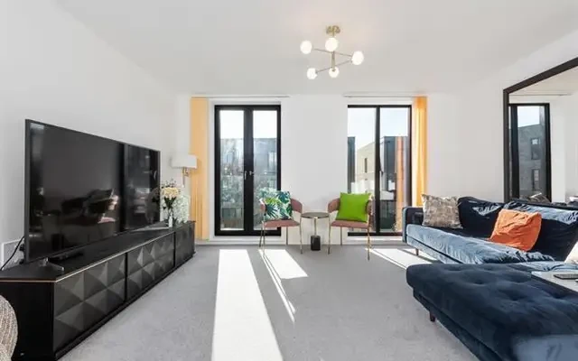 Henry Darlot Drive, London, NW7 1SB 2