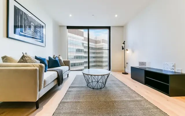 Hampton Tower, (South Quay Plaza) , London, E14 9LW 3
