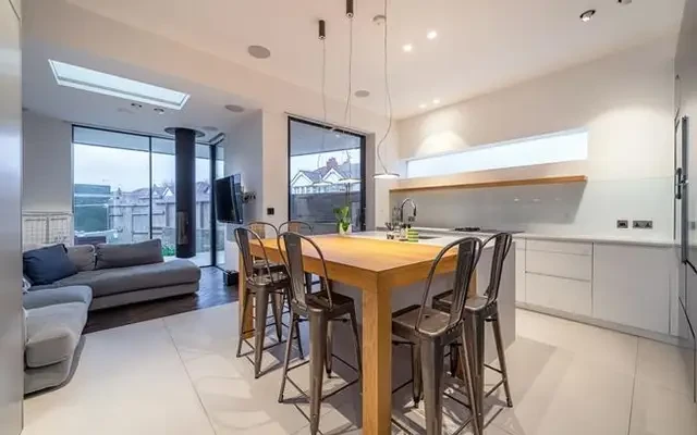 London, NW10 7HH 1