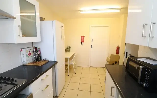 apartment in Mile End 2
