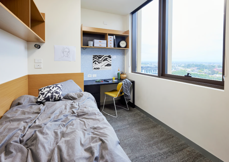 6 Bedroom Apartment