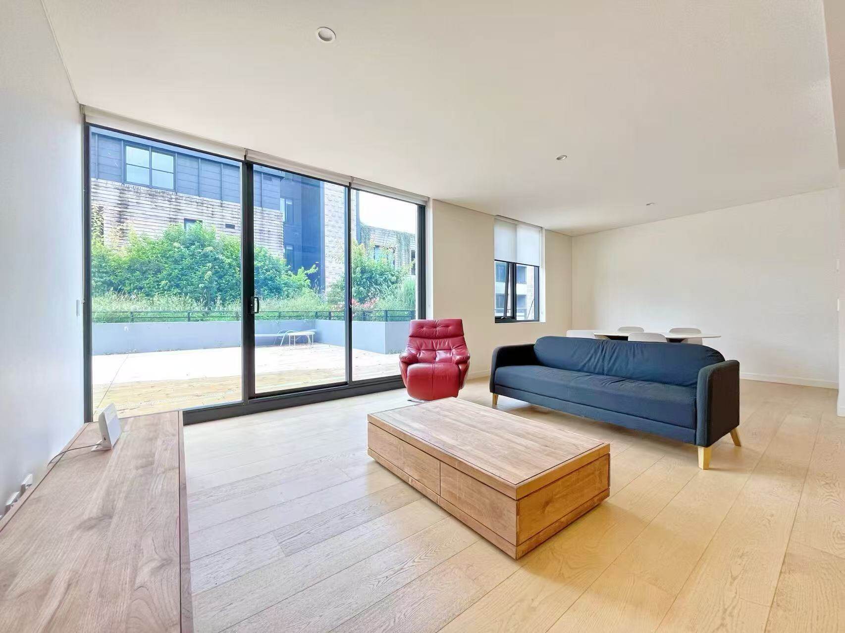 6 Elger St