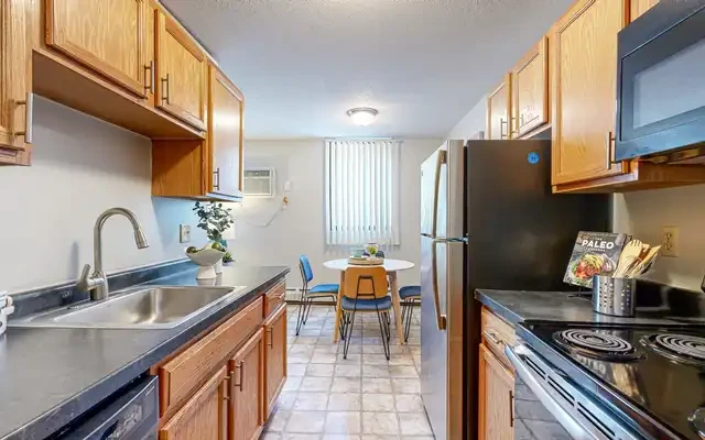 624 Huron Apartments 4