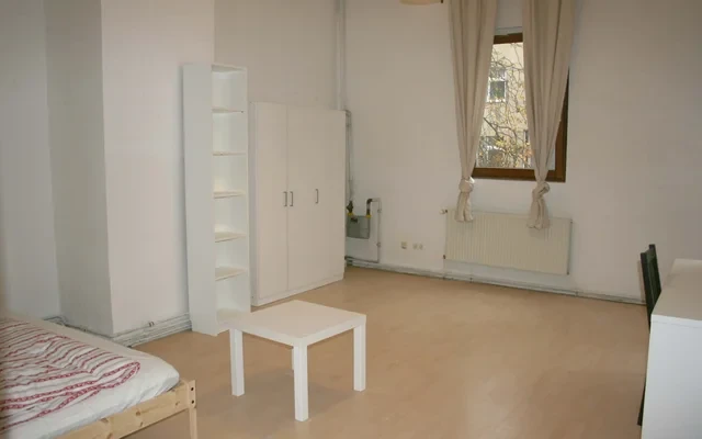 Flughafenstrasse 21DE-01-121M 0