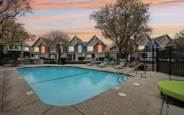 Oakshade Commons 4