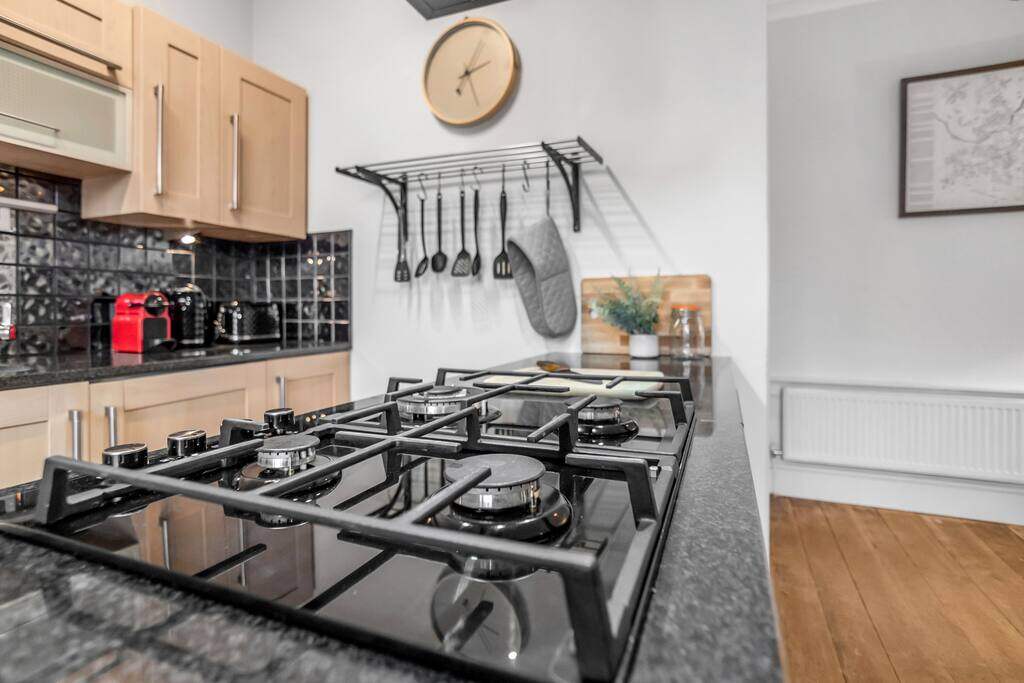 Surrey St Apartment