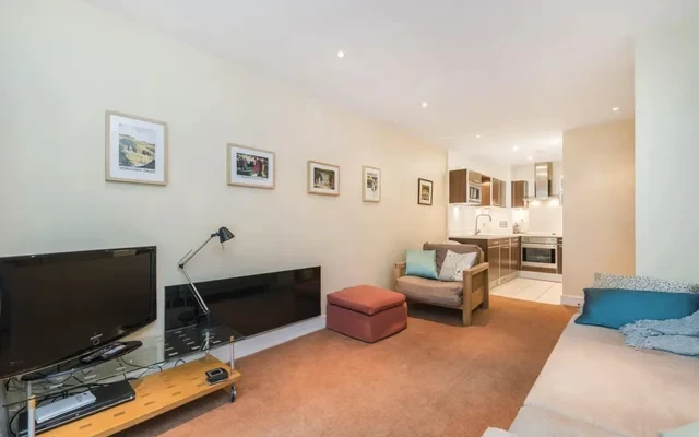 LH-9 Albert Embankment 0