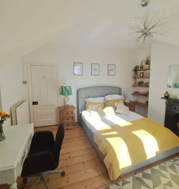 Very charming ensuite double bedroom, in a victorian 6 bedroom house