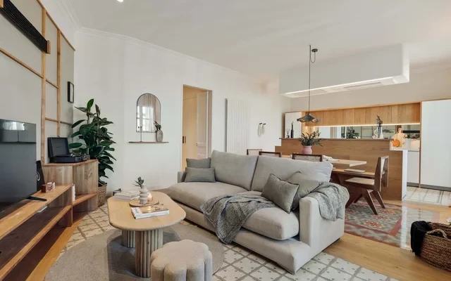 Karakoy - 2 bedrooms and balcony in Eixample Dreta 1