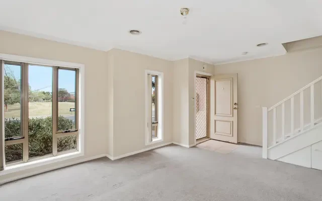 9 Garden Close, Kingsbury 1