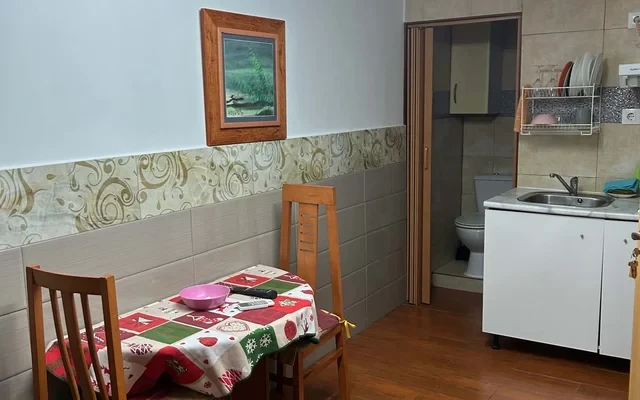 Se alquila estudio exterior amueblado 1